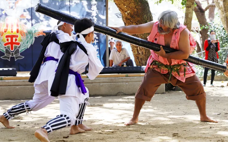 Bojutsu main dance (Three-person staff)